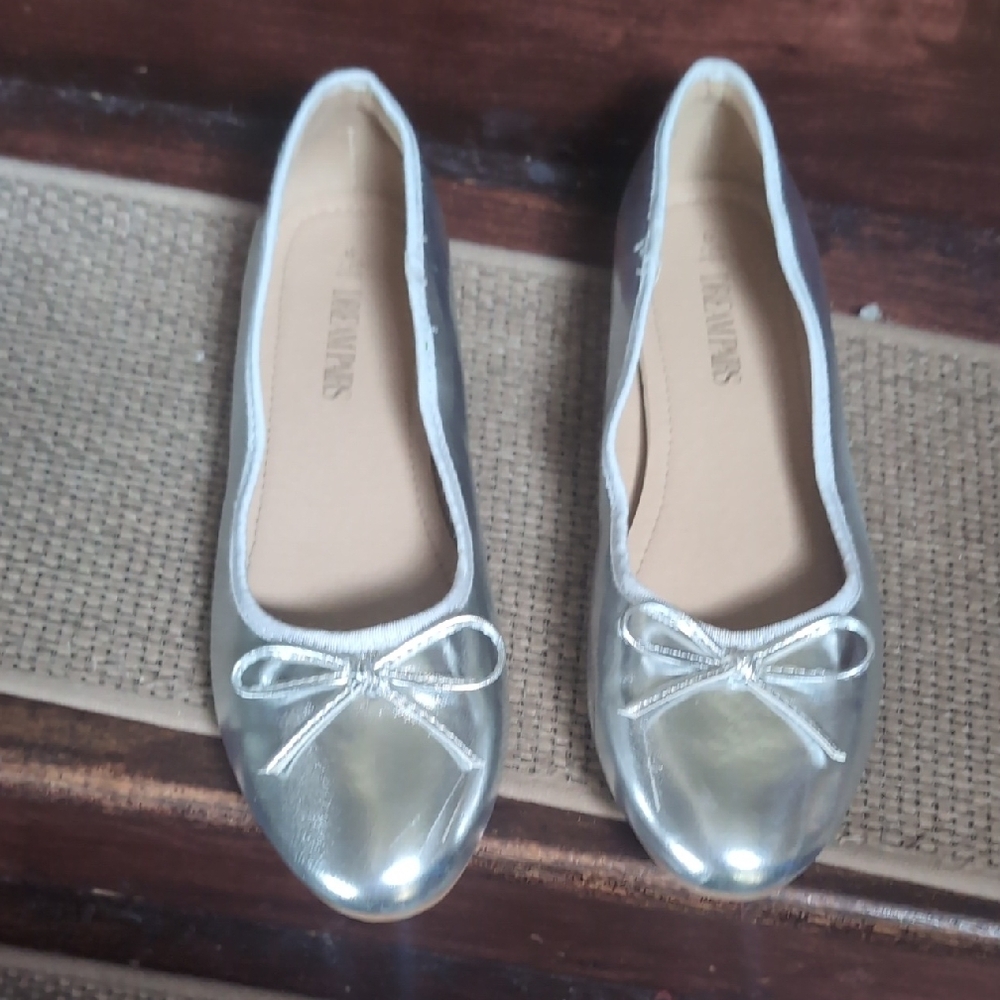 Dream Pairs Girls Size 9 Silver Slip-On Ballet Flats w/ Bow Accent
